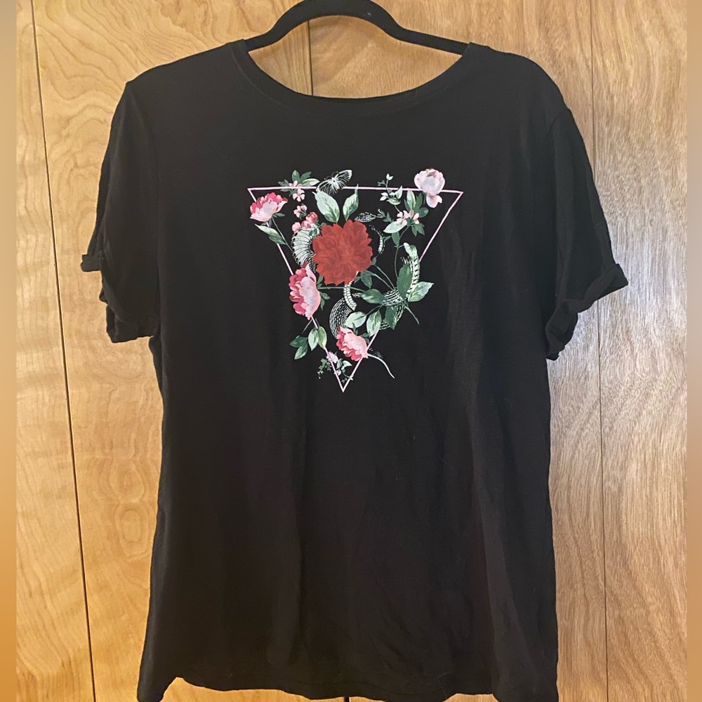 Torrid relaxed fit tee with geometric design